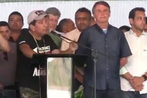 Magno Malta pede voto a Bolsonaro durante evento oficial da Presidência (Foto: Reprodução)