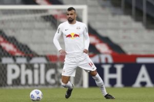 Fabrício Bruno em ação pelo Red Bull Bragantino