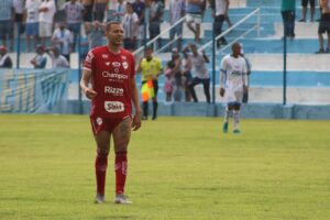 Atacante Clayton em jogo contra o Crac
