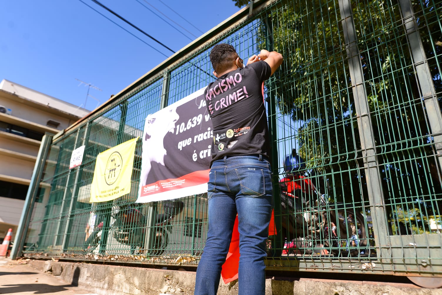 Um ato contra o racismo pede Justiça pelas mortes de quatro homens em Cavalcante, em uma ação da Polícia Militar (PM). (Foto: Jucimar de Sousa/Mais Goiás)