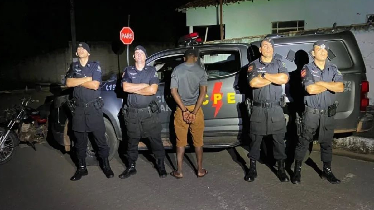 A Polícia Militar (PM) prendeu um homem de 39 anos suspeito de matar a ex-esposa esfaqueada na cidade de Cristianópolis, Sudeste de Goiás. Logo depois do crime, nesta quinta-feira (17), o homem fugiu em uma moto. A polícia o encontrou cerca de quatro horas depois, enquanto ele trafegava pela GO-020, na cidade de Santa Cruz de Goiás.