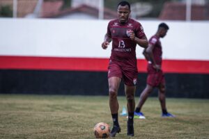 Marlon Freitas treinando no CT