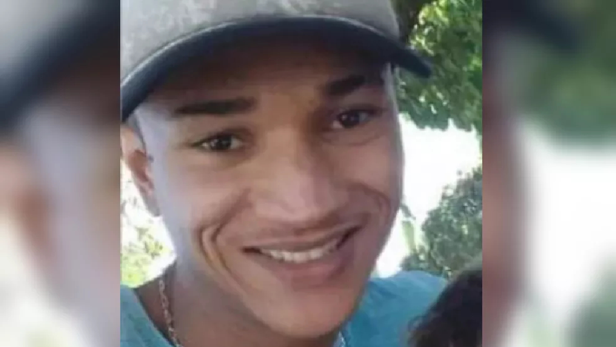 A Polícia Civil concluiu a investigação e indiciou um homem suspeito de esfaquear o cunhado, Evandro Silva Nogueira, de 27 anos. O crime aconteceu no dia 8 de fevereiro, aniversário de Evandro, na cidade de Marzagão, no Sul de Goiás. Segundo as investigações, a vítima estava discutindo com a mãe sobre a linguiça do jantar ter acabado, quando então o cunhado se revoltou e o esfaqueou pelas costas.