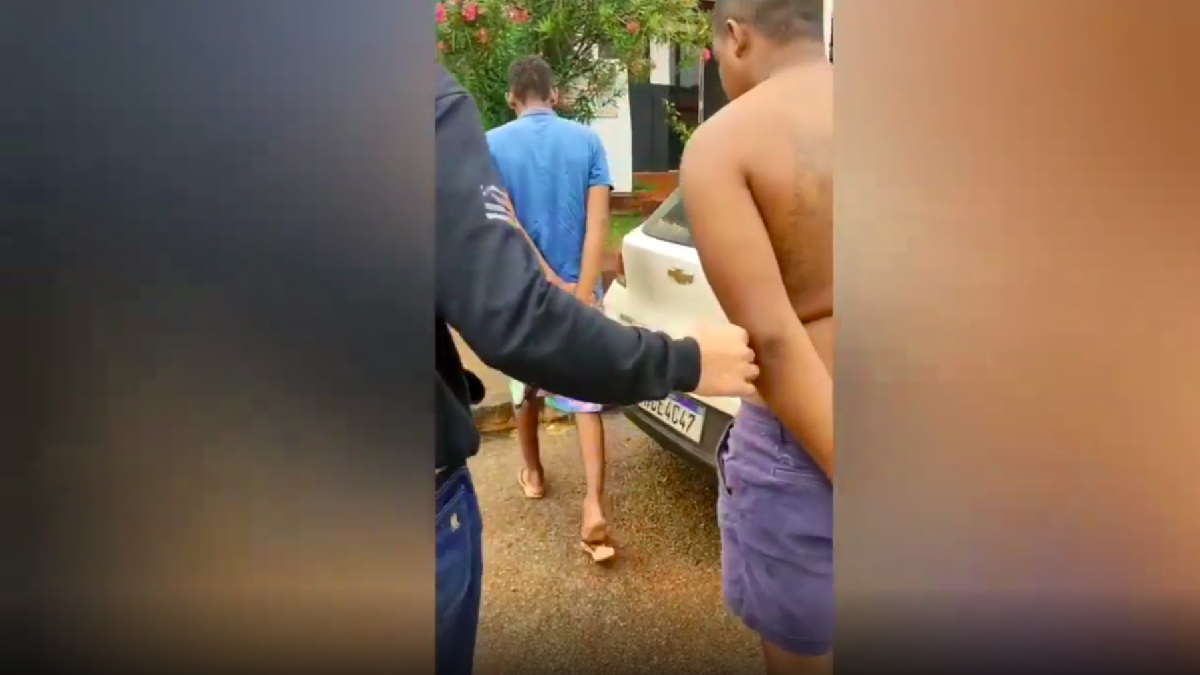 Polícia prendeu dois homens suspeitos de matarem Cleiton Batista, em Águas Lindas de Goiás. Vítima havia testemunhado contra um dos suspeitos