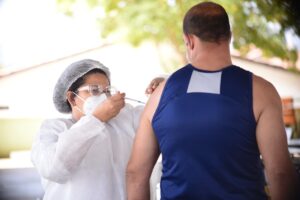 Goiânia atingiu, nesta semana, a marca de 75% da população geral vacinada com a primeira dose contra Covid-19. (Foto: Jucimar de Sousa/Mais Goiás)