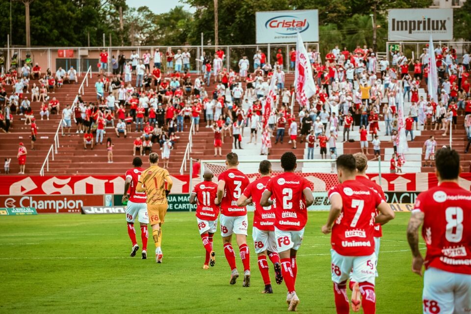 Jogadores do Vila Nova entram no OBA