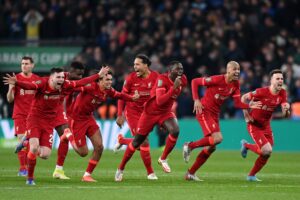 Jogadores do Liverpool comemoram título da Copa da Liga