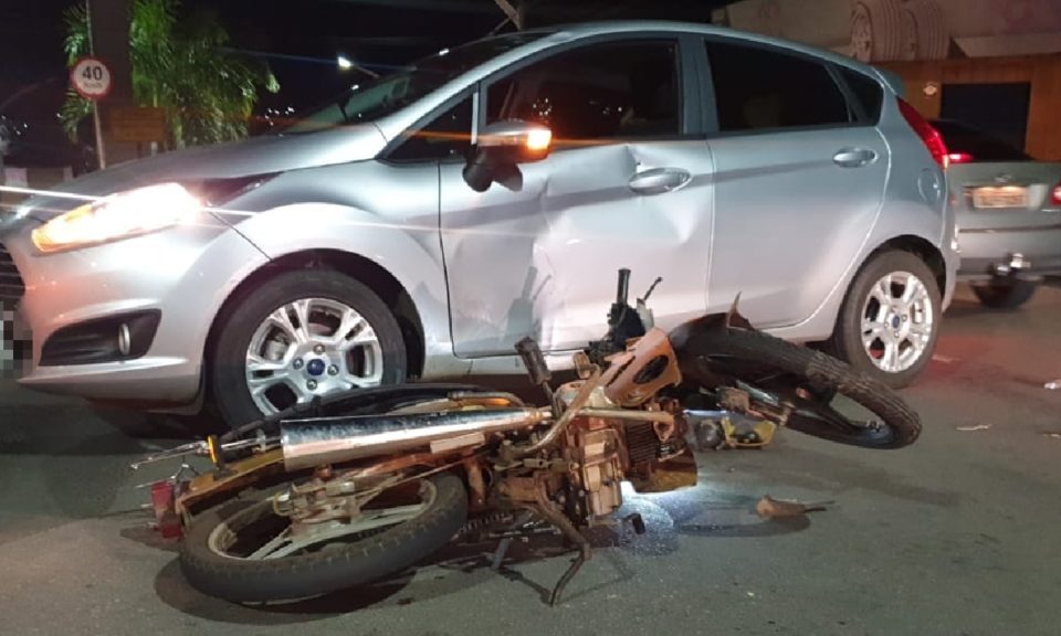 A bordo de uma moto, jovem de 16 anos se acidenta e fratura mandíbula em Catalão (Foto: Corpo de Bombeiros)
