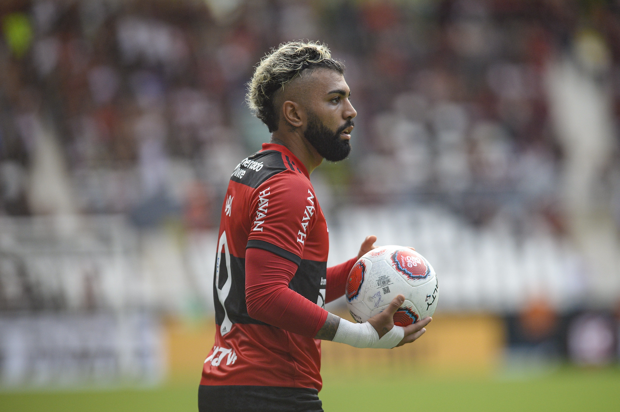 Gabriel Barbosa contra o Fluminense