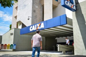 Quem não tiver depósito automático deve pedir liberação. Trabalhadores nascidos em janeiro podem sacar FGTS