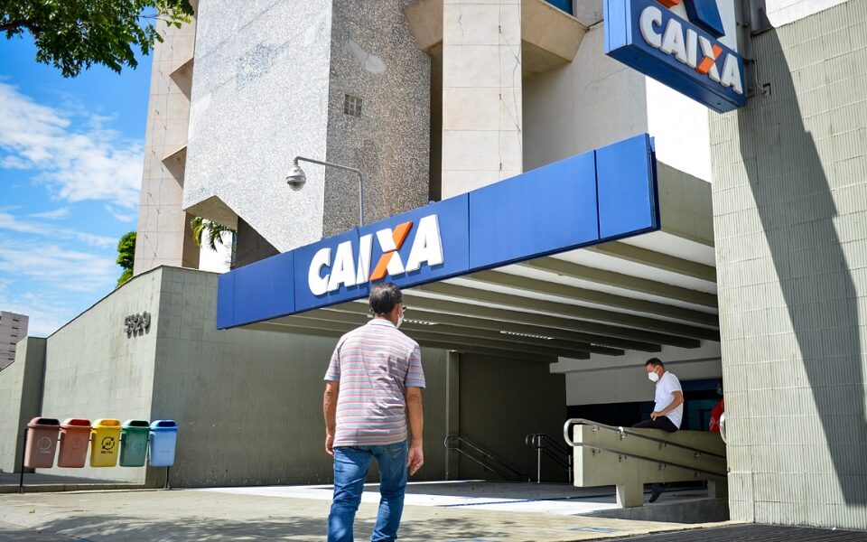 Quem não tiver depósito automático deve pedir liberação. Trabalhadores nascidos em janeiro podem sacar FGTS
