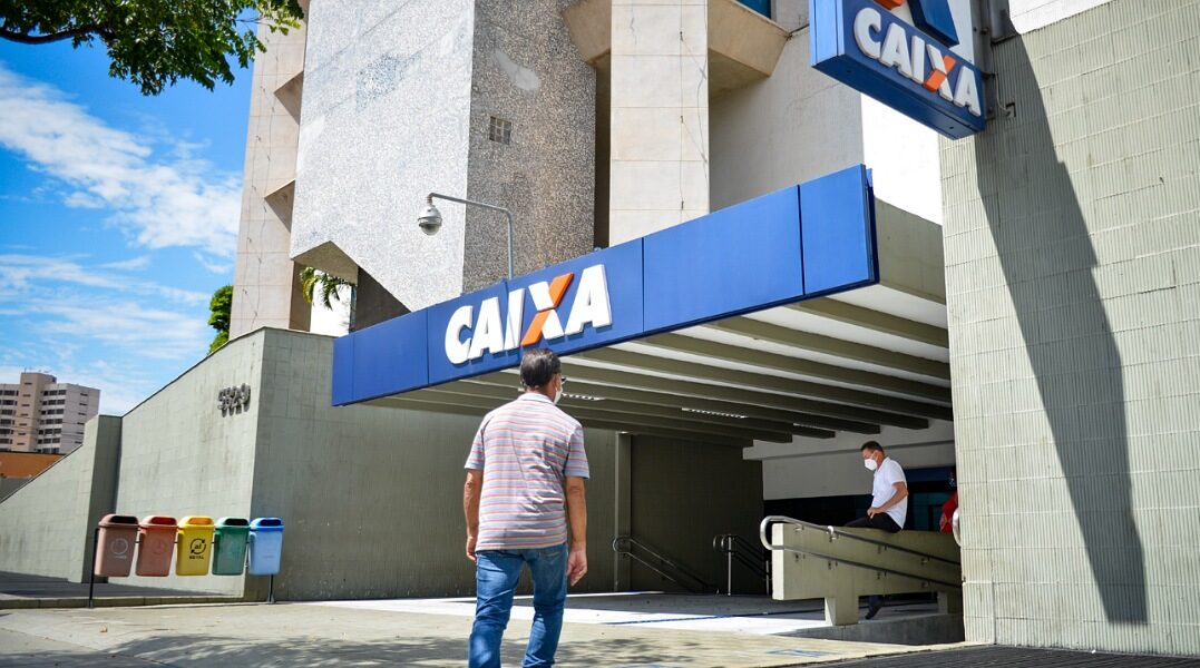 Quem não tiver depósito automático deve pedir liberação. Trabalhadores nascidos em janeiro podem sacar FGTS