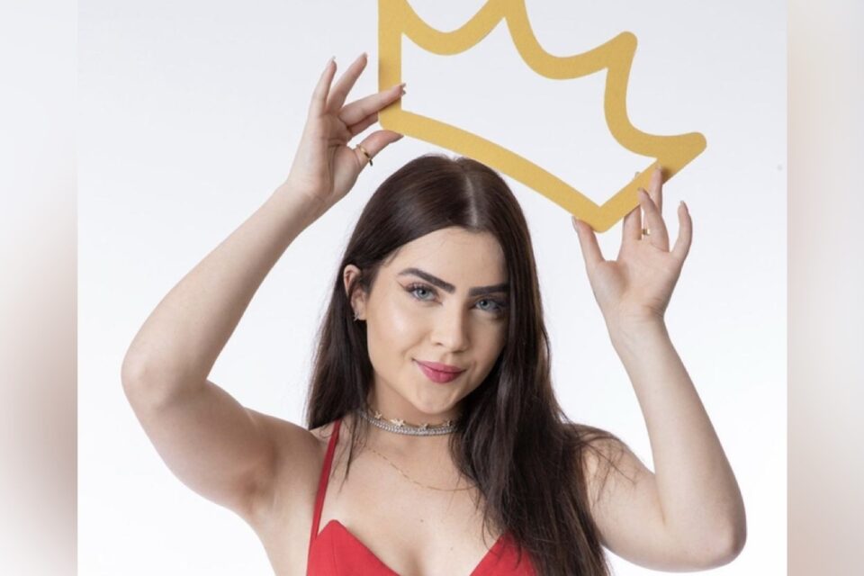 A influencer Jade Picon é a líder desta semana no BBB 22. A camarote ganhou uma prova de memória durante o programa ao vivo desta quinta-feira (10). Com essa vitória, Jade está há duas semanas na liderança.