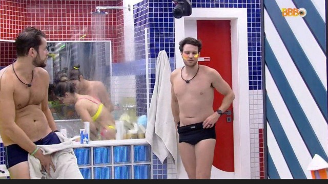 BBB 22: brothers reclamam de banheiro sujo: defecaram fora do vaso; gorfaram na pia