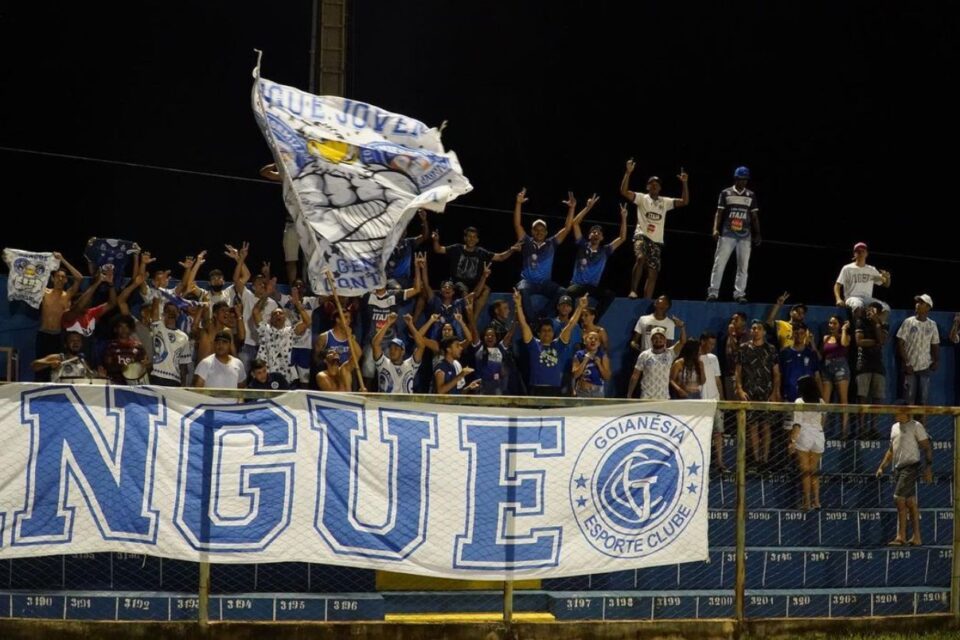 Torcida do Goianésia no Valdeir José de Oliveira
