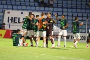 Equipe da Chapecoense durante campeonato estadual