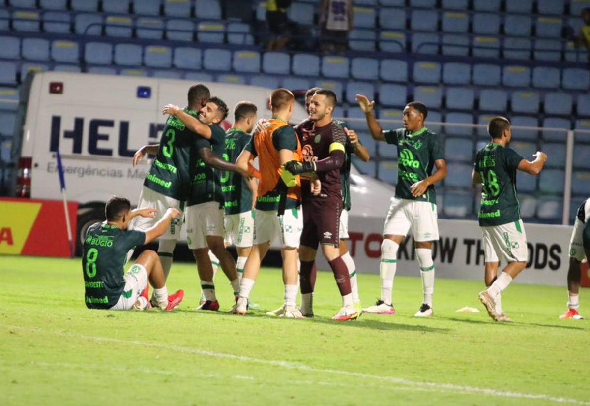 Equipe da Chapecoense durante campeonato estadual