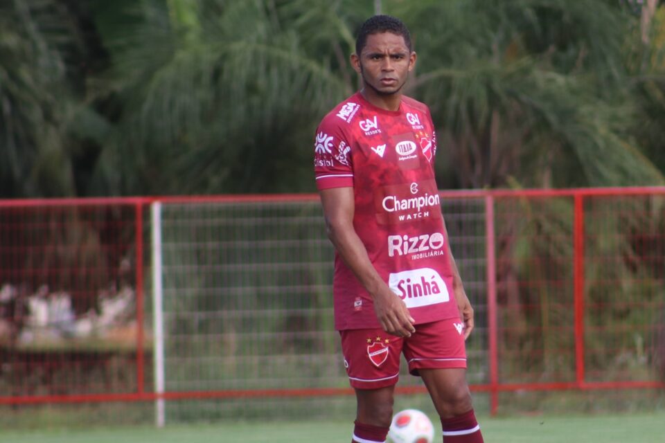 Deivid em treinamento pelo Vila Nova