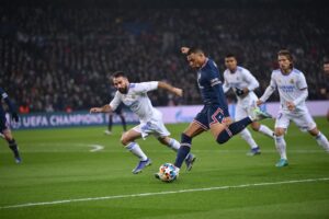Mbappé em jogada individual contra o Real Madrid