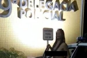 Aconteceu no Rio de Janeiro. "Conduta é grave", diz PC. Corregedoria investiga mulheres que posaram de biquíni com viatura da polícia; fotos