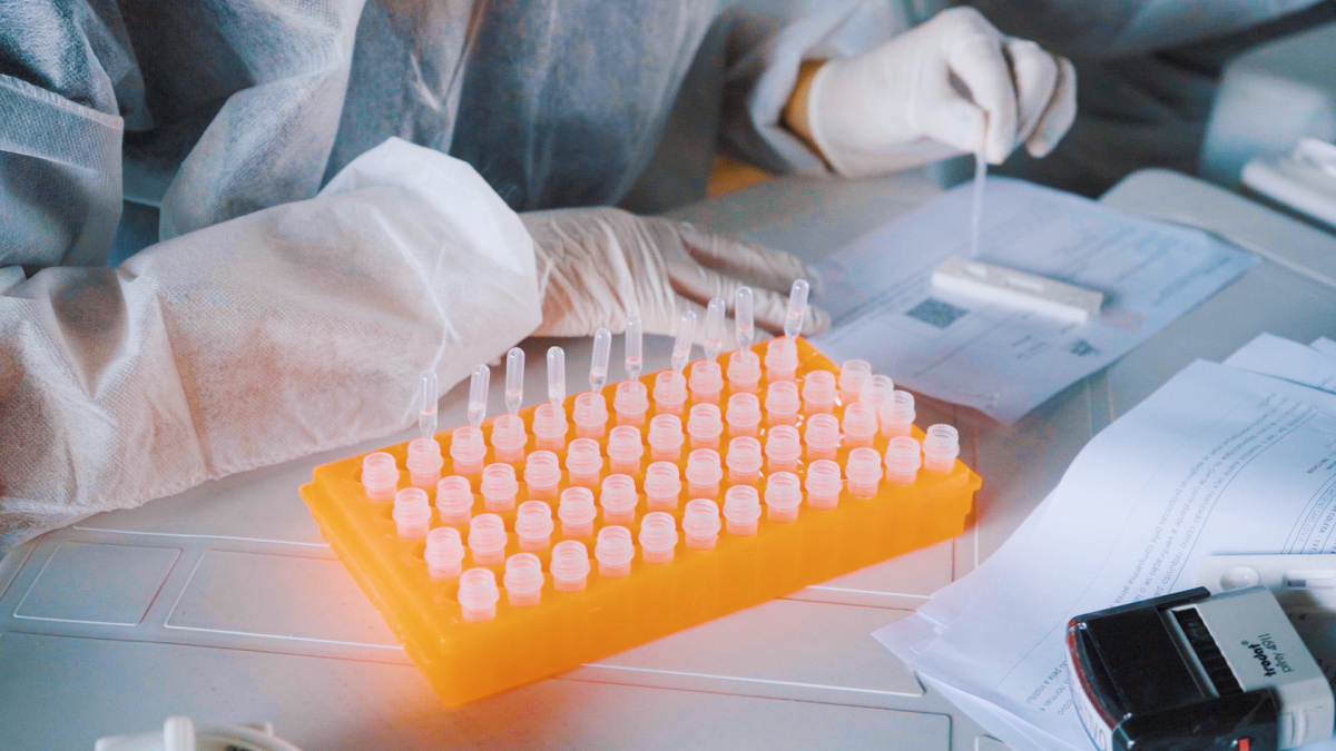 Especialistas apontam que pandemia de Covid-19 pode ter fim com vacina de spray nasal