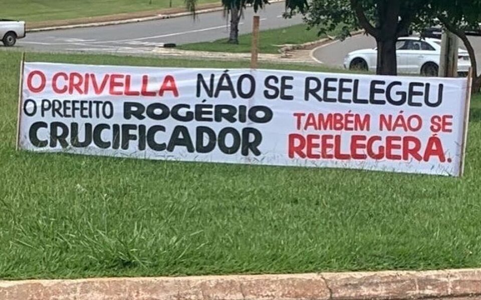AMMA retira faixas com críticas a vereadores que aprovaram IPTU