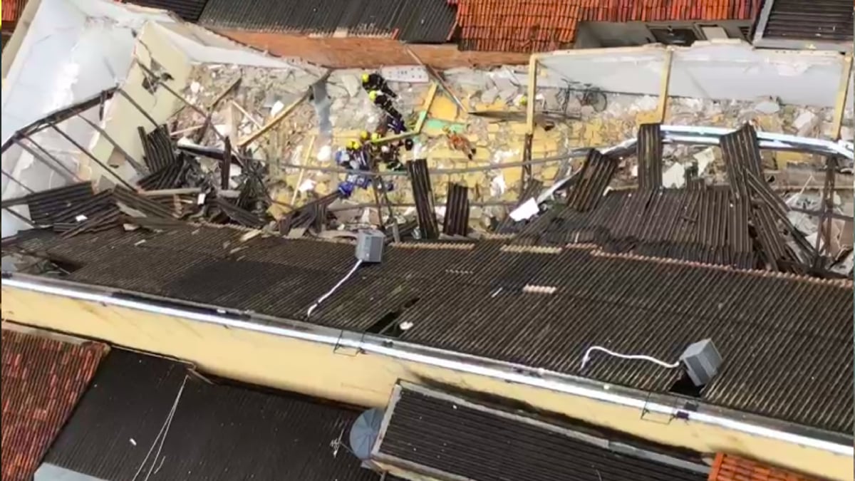 O pedreiro Augusto Gonçalves de Oliveira Neto, de 54 anos, trabalhava na obra que desabou e morreu soterrado pelos destroços.