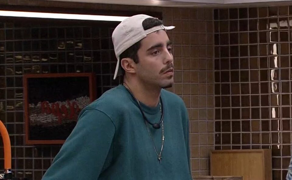Brother afirmou que um grupo foi falso e tirou sarro da "união". BBB 22: Scooby arruma as malas e fala em desistir após votação; vídeos