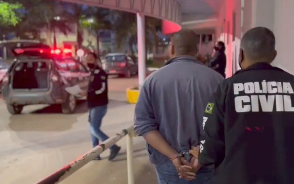 Suspeito de triplo homicídio em Leopoldo de Bulhões se entrega à polícia