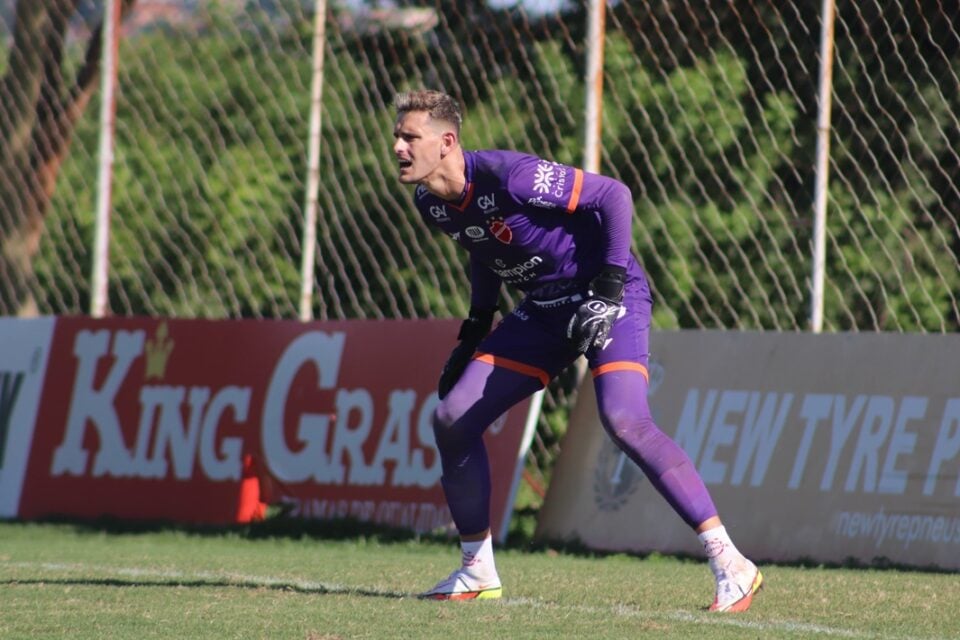 Goleiro Georgemy do Vila Nova