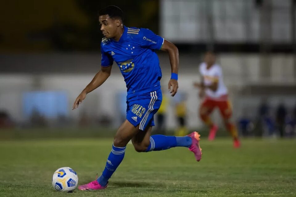 Atacante Airton, no Cruzeiro