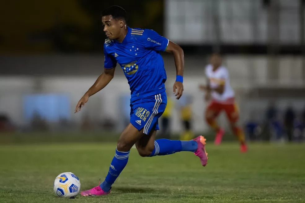 Atacante Airton, no Cruzeiro