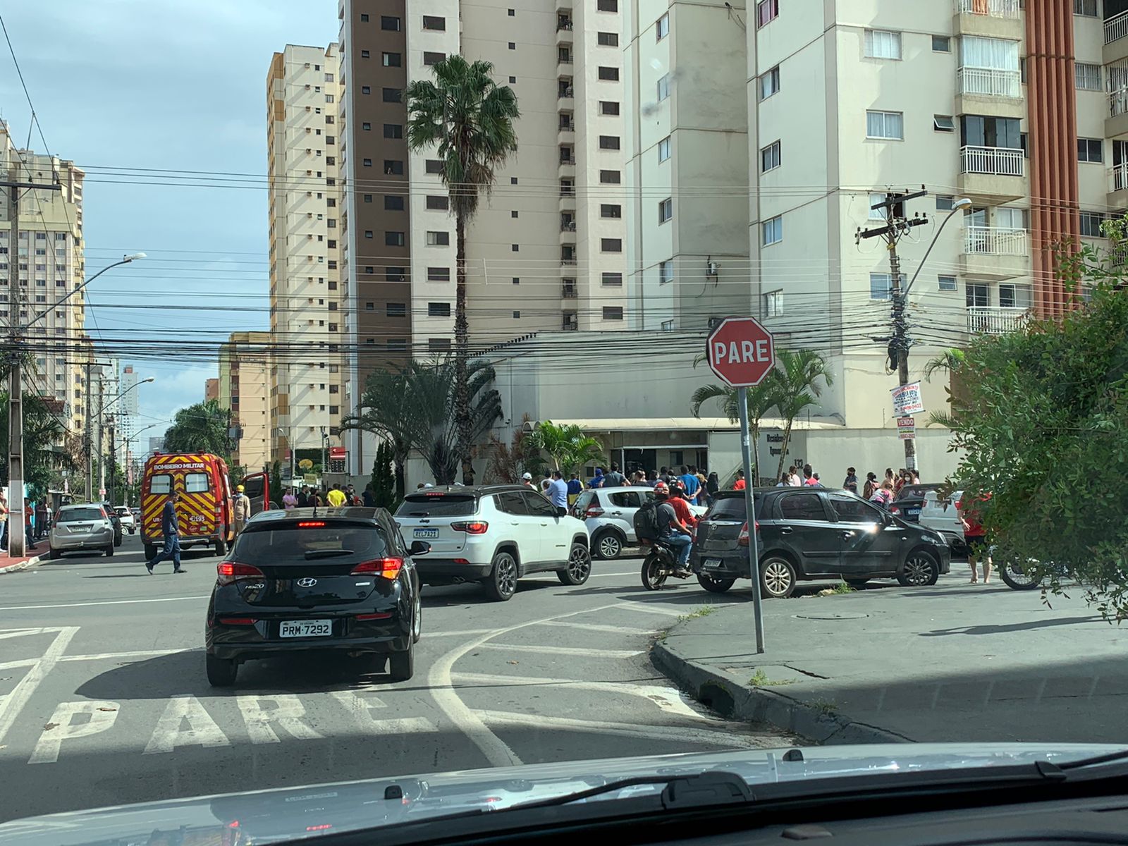 Carro atinge e mata jovem na calçada após colisão no Setor Bela Vista