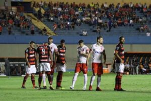 Jogo entre Vila Nova e Atlético Goianiense no Brasileirão