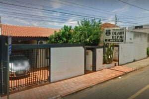 Polícia apreendeu adolescente de 16 anos suspeito de agredir a ex-namorada, dentro do colégio onde os dois estudam, em Itumbiara