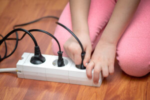 Criança de 6 anos morre após receber choque em extensão de energia em Niquelândia