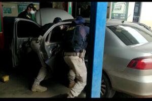 Dupla é presa com droga avaliada em R$240 mil na BR-070 em Jussara