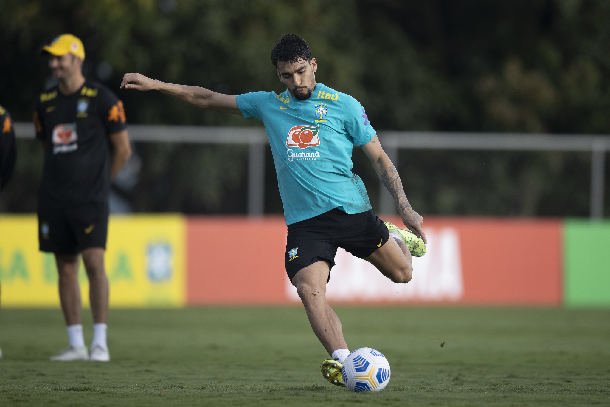 Lucas Paqueta durante treinamento