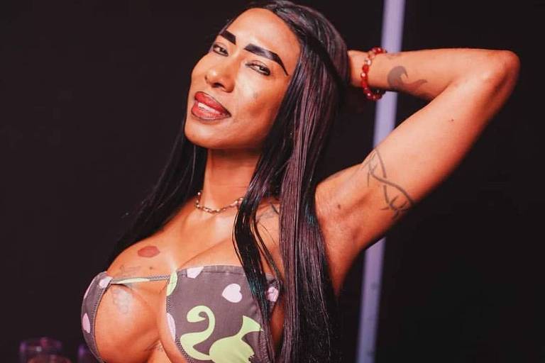 Inês Brasil para show para rezar Pai Nosso com público: Deus no coração