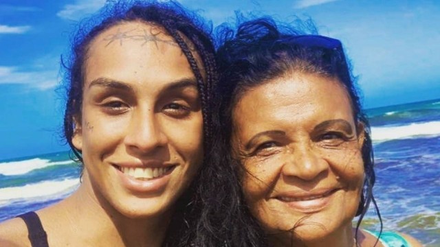 Durante a última festa a artista foi tratada pelo pronome masculino. BBB 22: Mãe de Linn da Quebrada se pronuncia após ver a filha triste