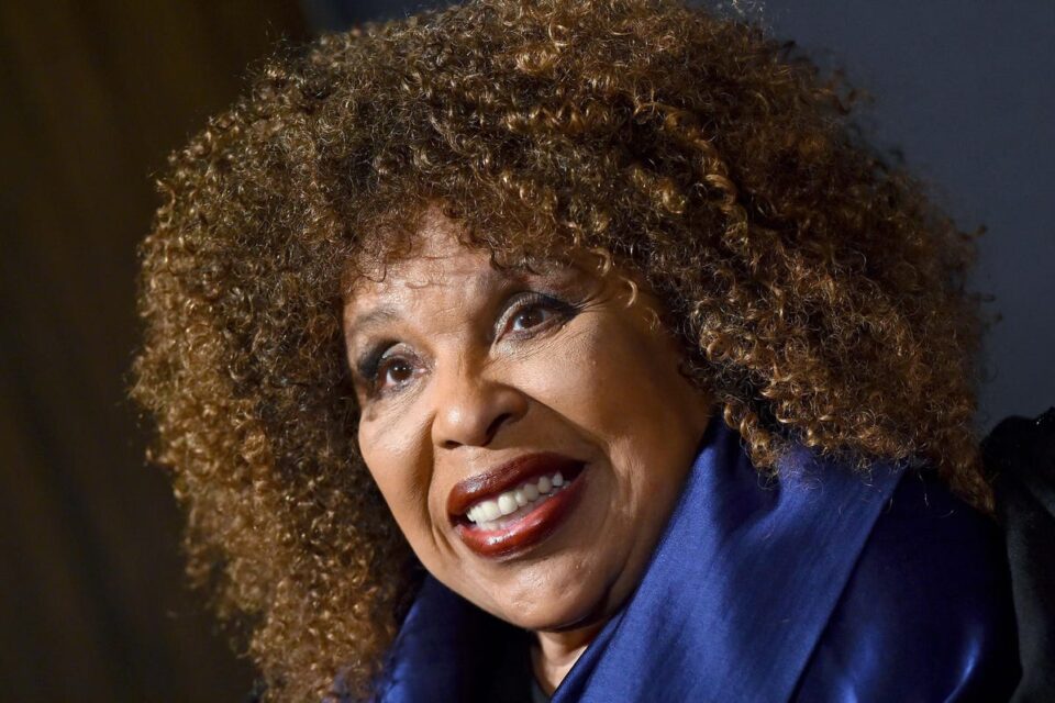 Após AVC e covid, Roberta Flack planeja retomar carreira aos 85 anos
