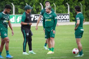 Elvis conversa com Glauber Ramos