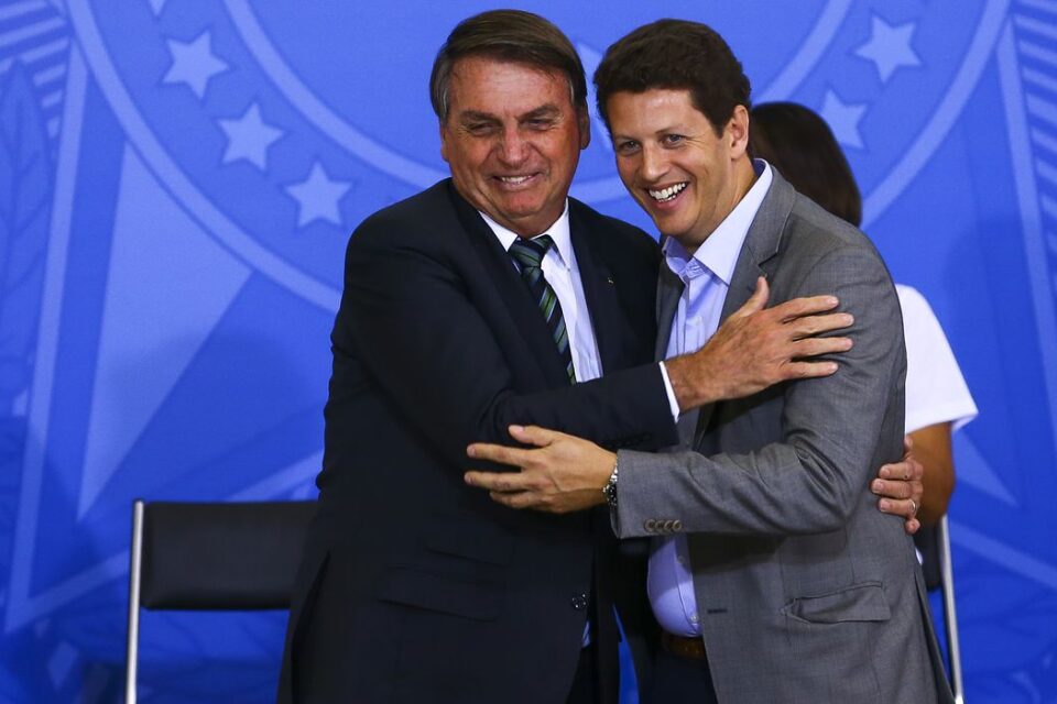 Presidente Bolsonaro e o ex-ministro do Meio Ambiente Ricardo Salles (Foto: Agência Brasil)