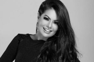 Vocalista da banda Calcinha Preta morreu após ser internada com problemas renais. Veja fotos do velório de Paulinha Abelha