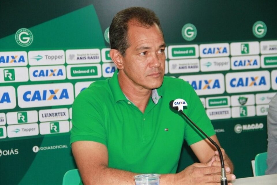 Osmar Lucindo durante entrevista no Goiás