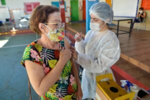 Presidente sanciona lei que prevê retorno de grávidas ao presencial