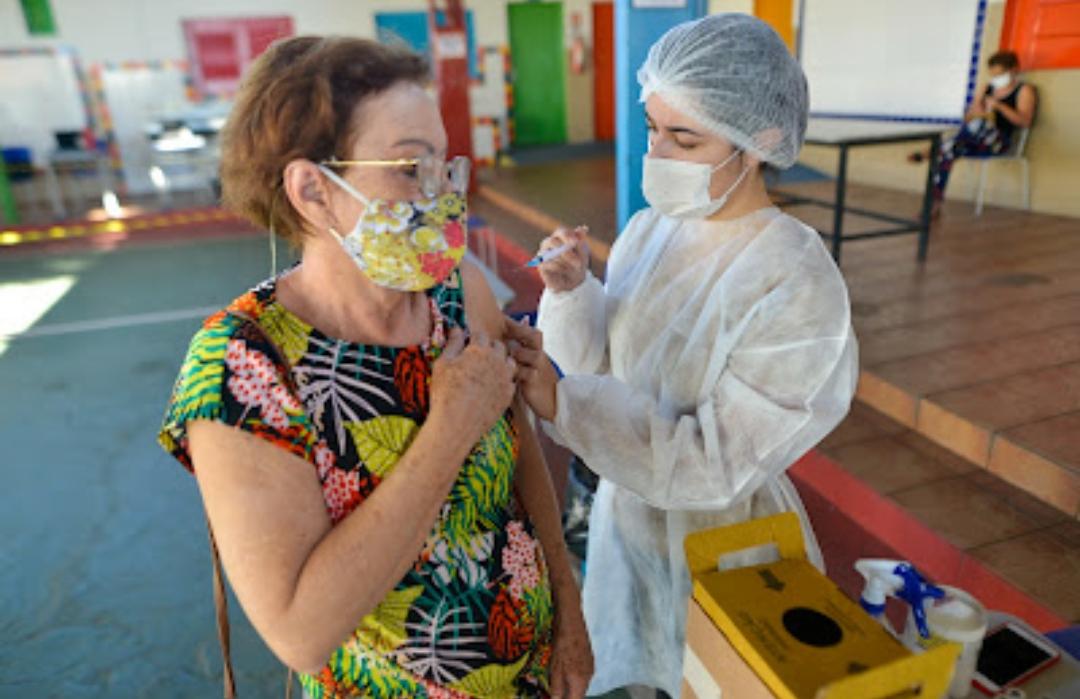 Presidente sanciona lei que prevê retorno de grávidas ao presencial