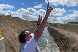 Bolsonaro prevê jeguiata e uso eleitoral de transposição em tour no Nordeste