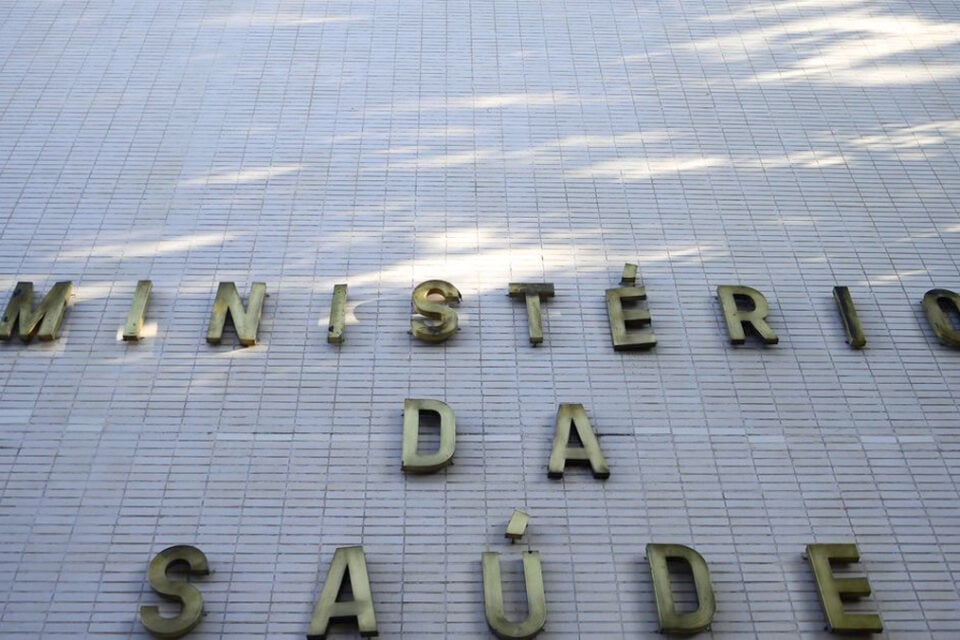 Ministério da Saúde faz novo alerta sobre risco do uso de produtos químicos nos cabelos