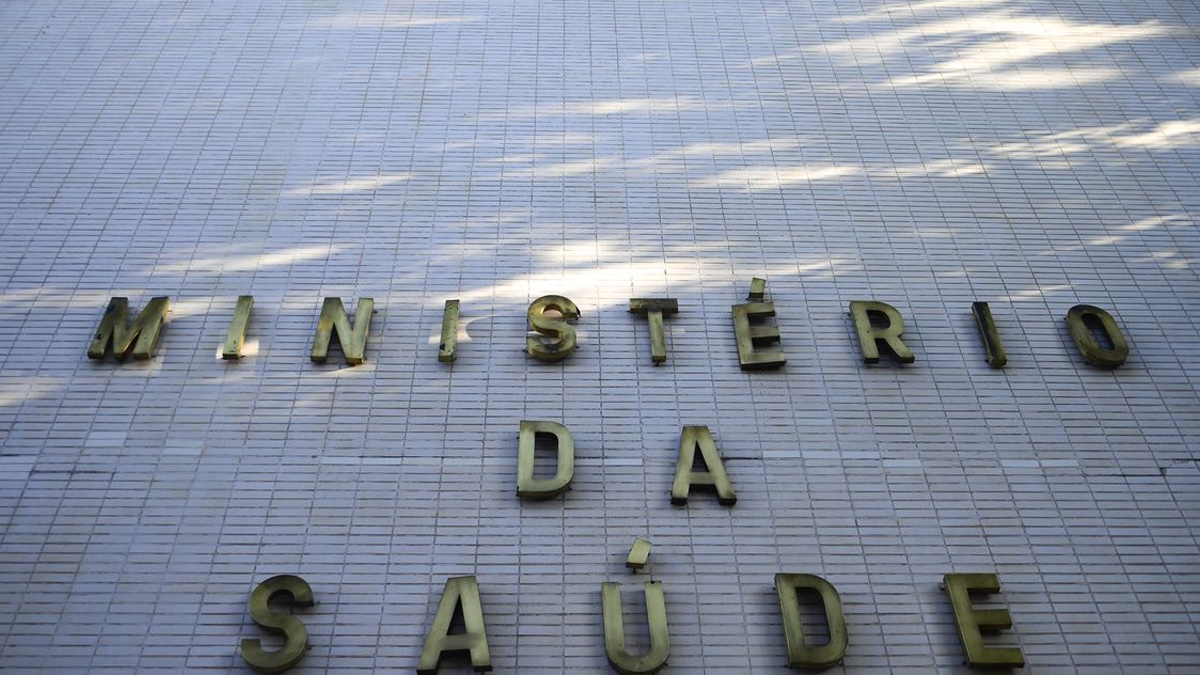 Ministério da Saúde faz novo alerta sobre risco do uso de produtos químicos nos cabelos